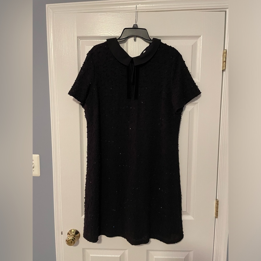 Elle XL black dress with velvet ribbon and sequin details.